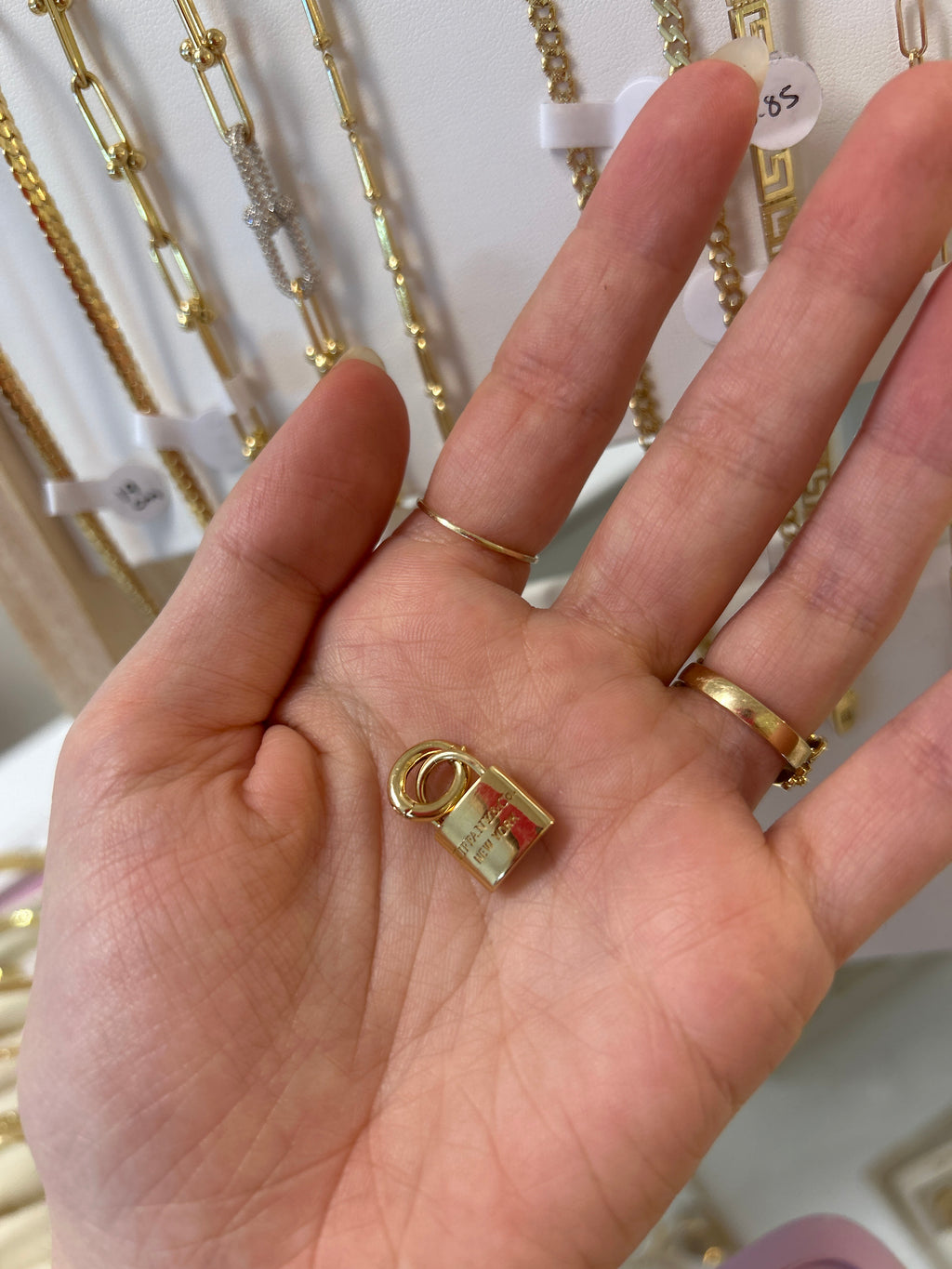 18k gold lock detachable pendant (can be for a bracelet or a necklace), 2.16g