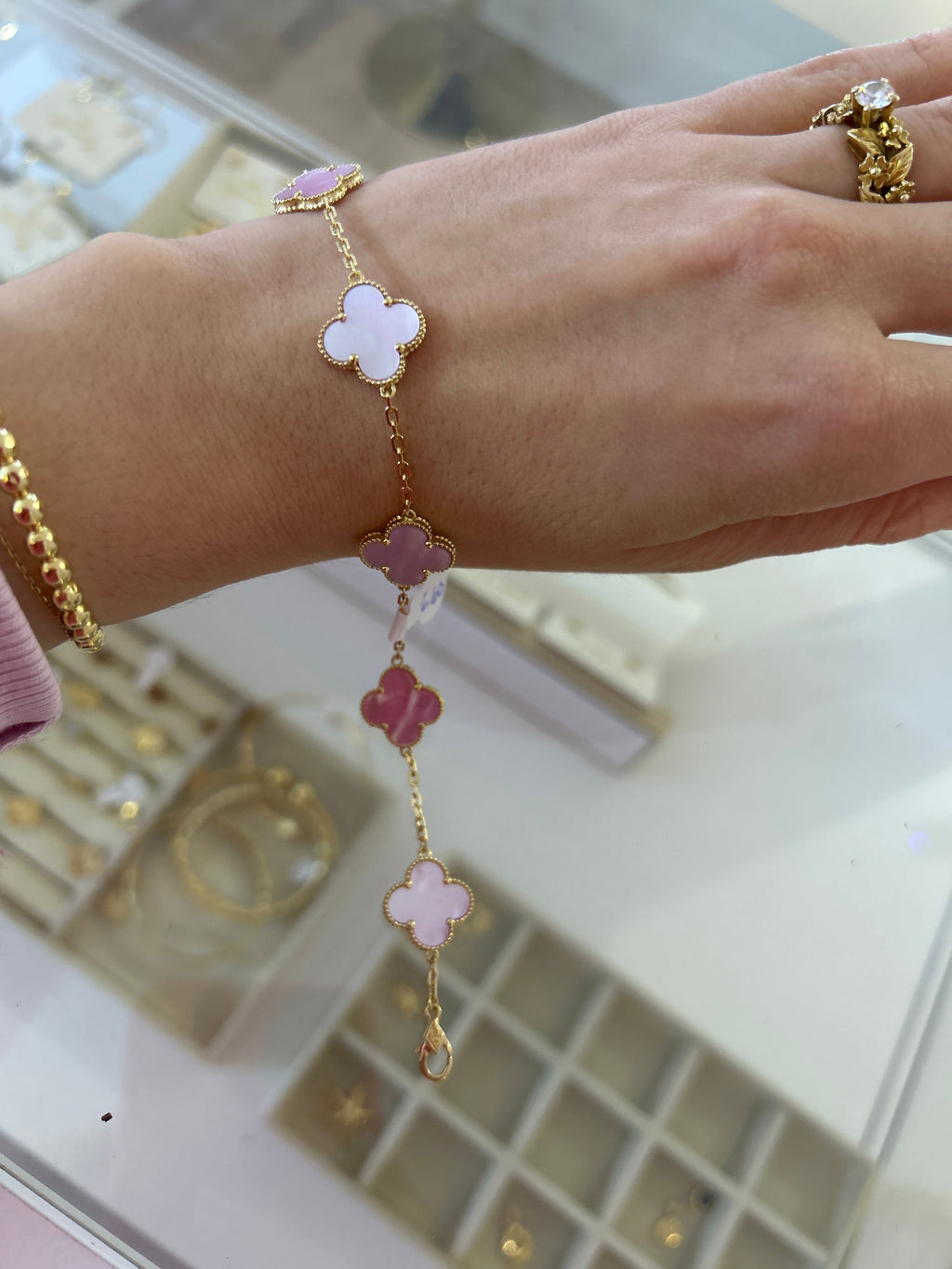 18k gold pink mother of pearl clovers 15mm, 6.60g