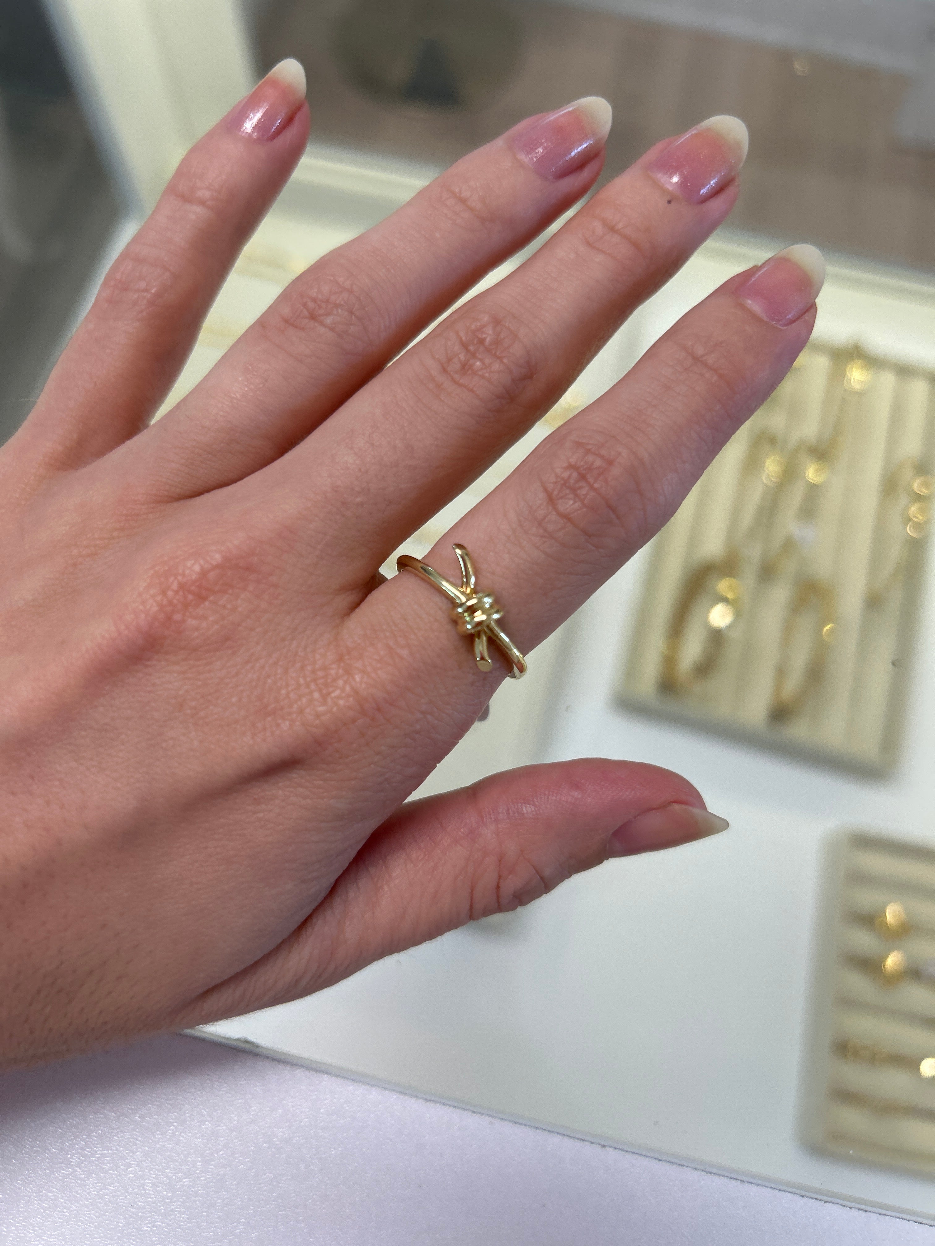 18k gold knot ring, size 9, 1.90g