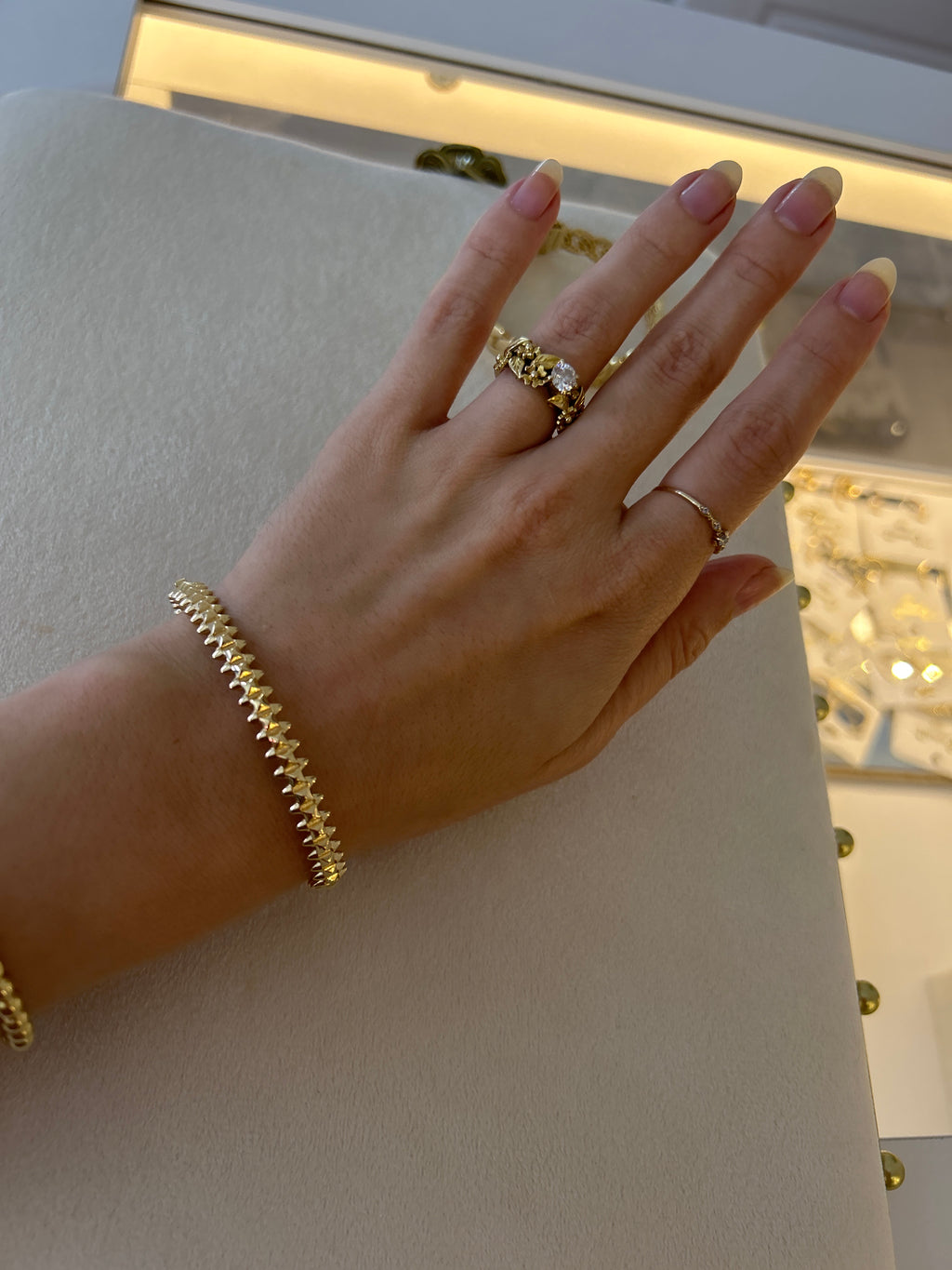 18k gold bracelet c.l.a.s.h inspired, size 16 (small). 12.60g
