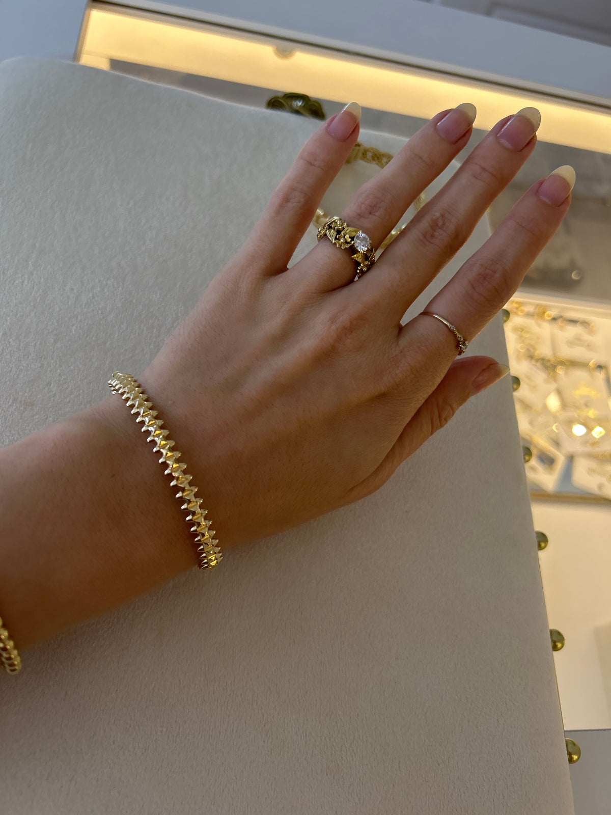 18k gold bracelet c.l.a.s.h inspired, size 16 (small). 12.60g