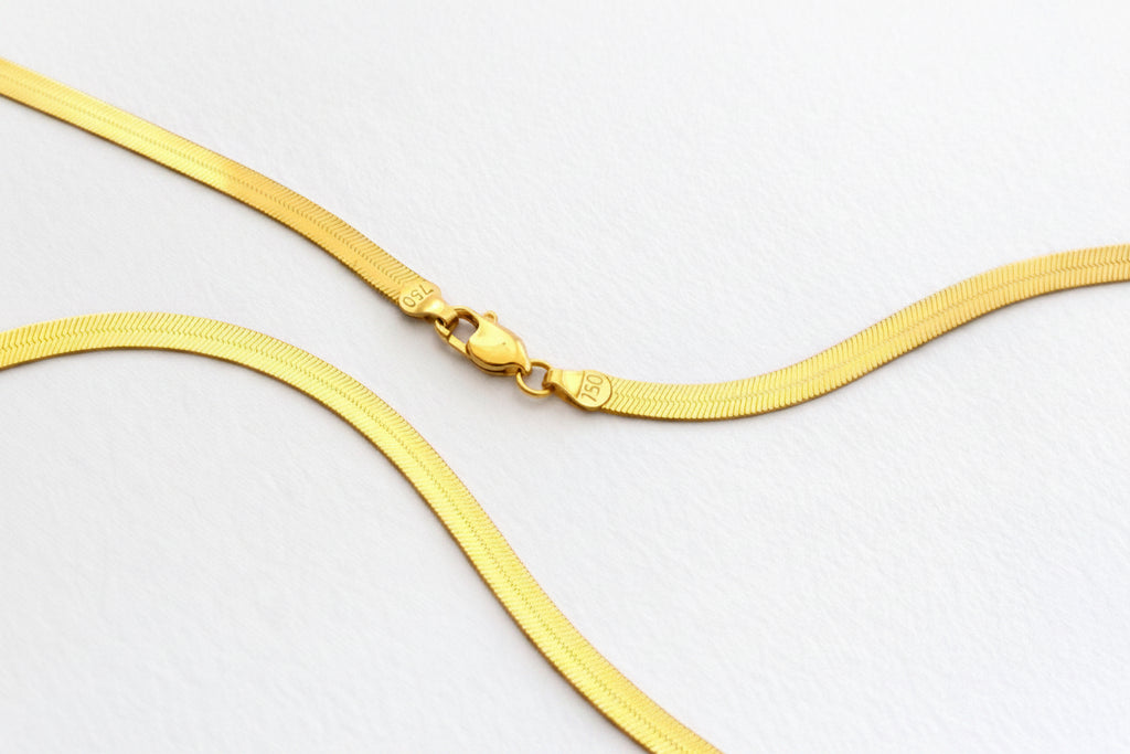 18k gold thick flat chain, 40cm, 4mm large, 5.60g*with a small defect