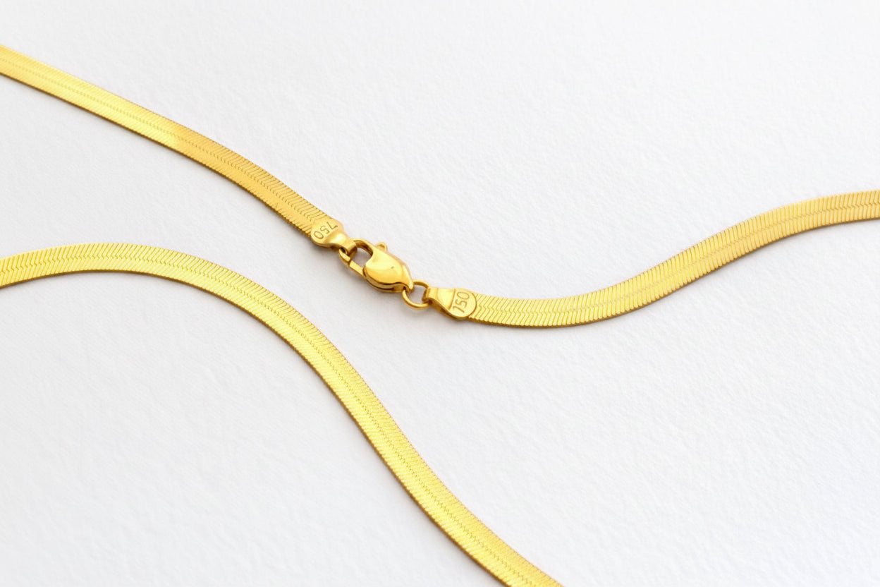 18k gold thick flat chain, 40cm, 4mm large, 5.60g*with a small defect