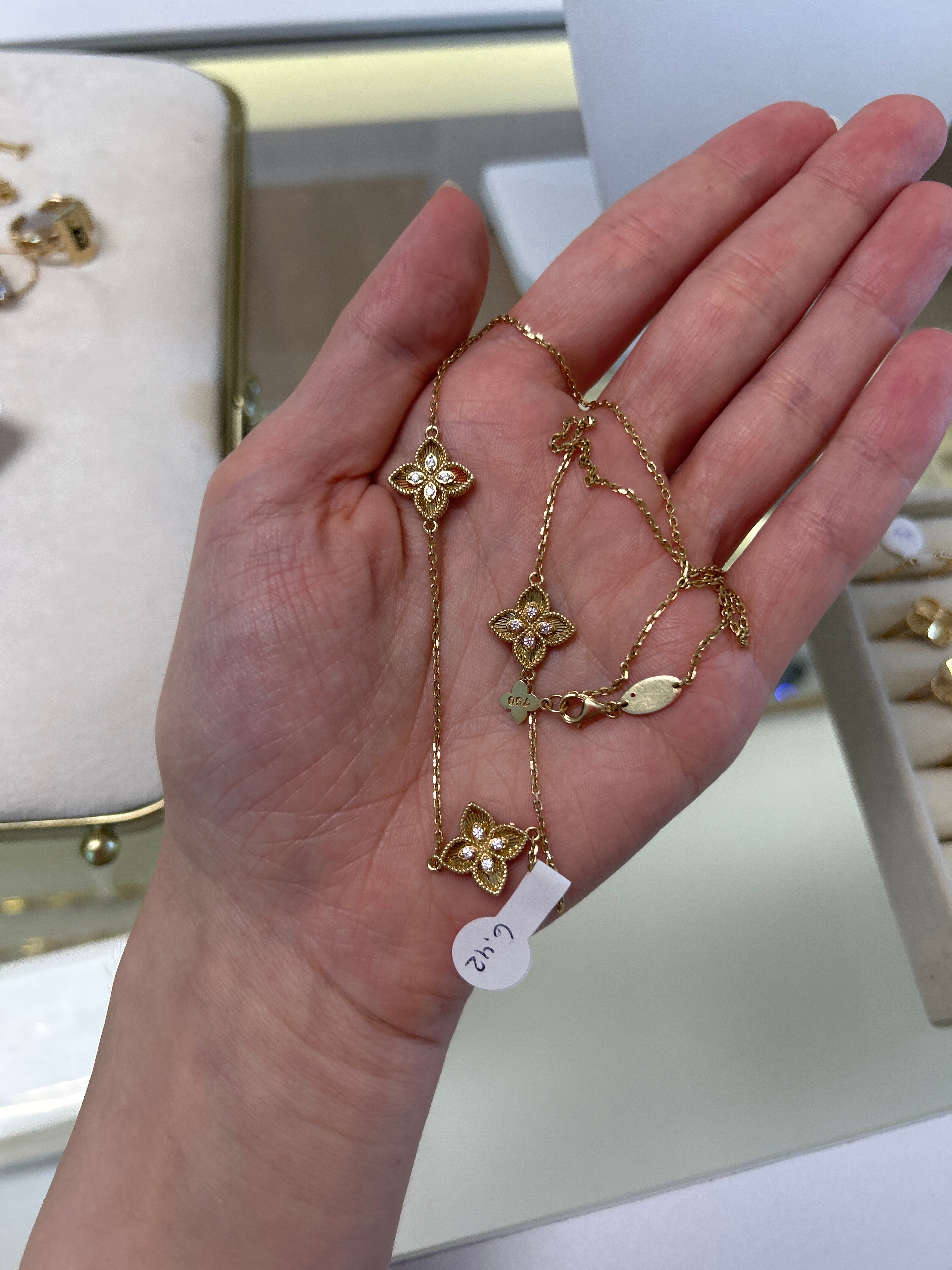 18k gold 3flowers necklace , 44cm, 6.42g