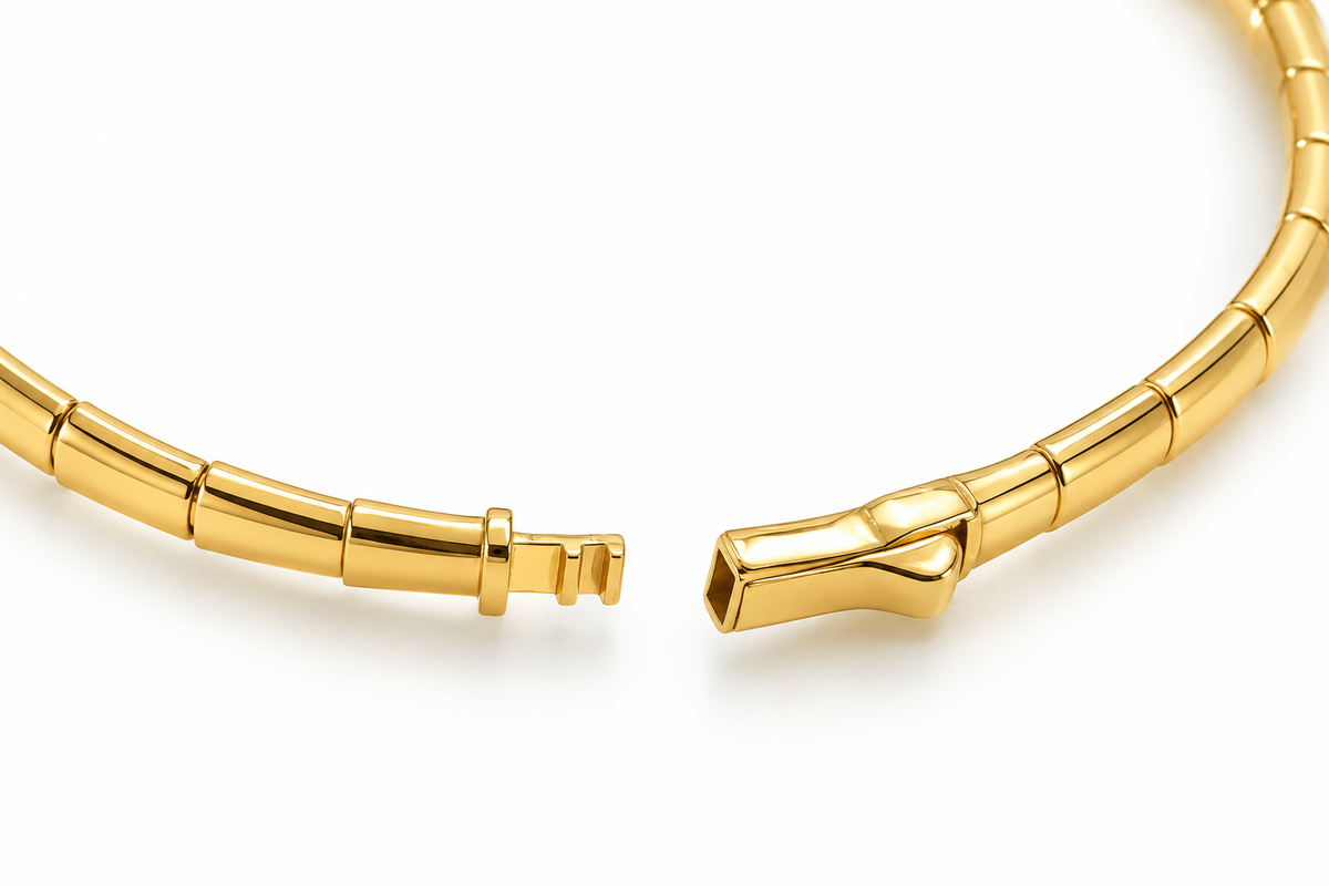 18k gold thin snake bangle, size 18 (medium). 5.62g