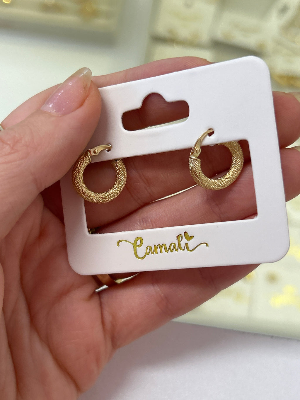 18k gold textured hoops, 14mm, 1.19g