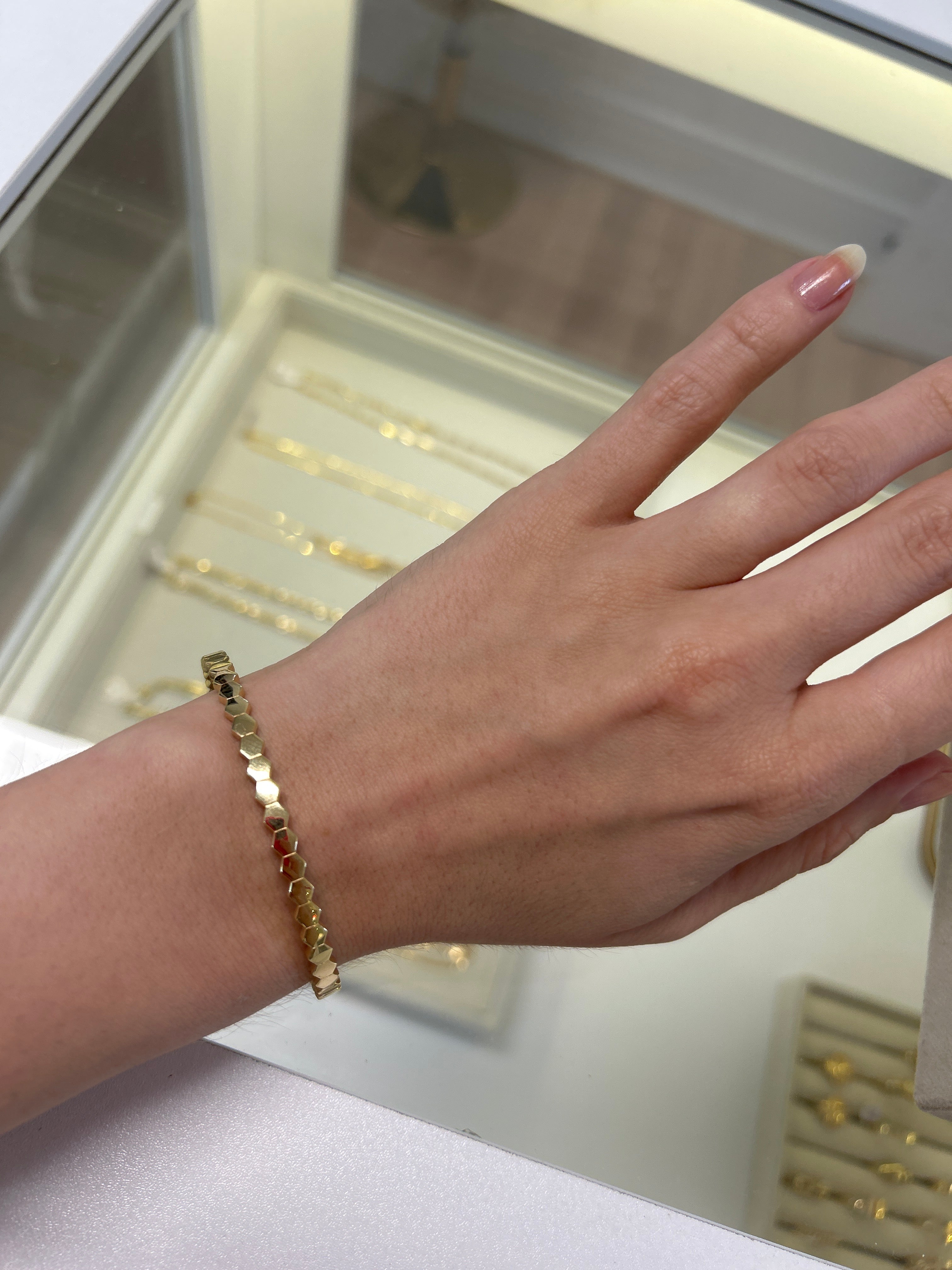18k gold bracelet « beehive » size 17 , 6.03g