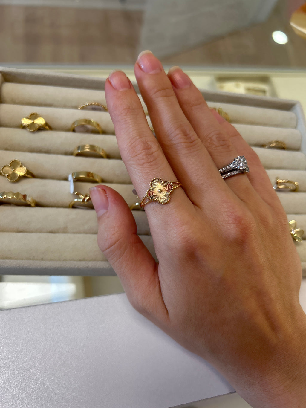 Bague trefle d’or 18k, taille 9, 1.70g