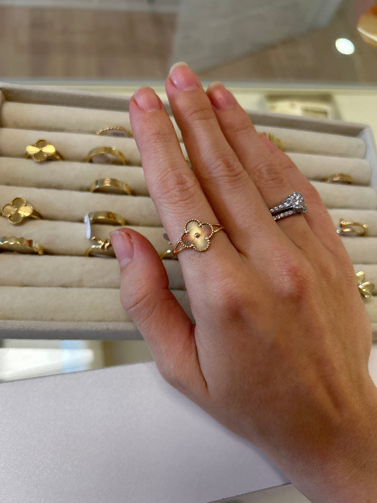 Bague trefle d’or 18k, taille 9, 1.70g