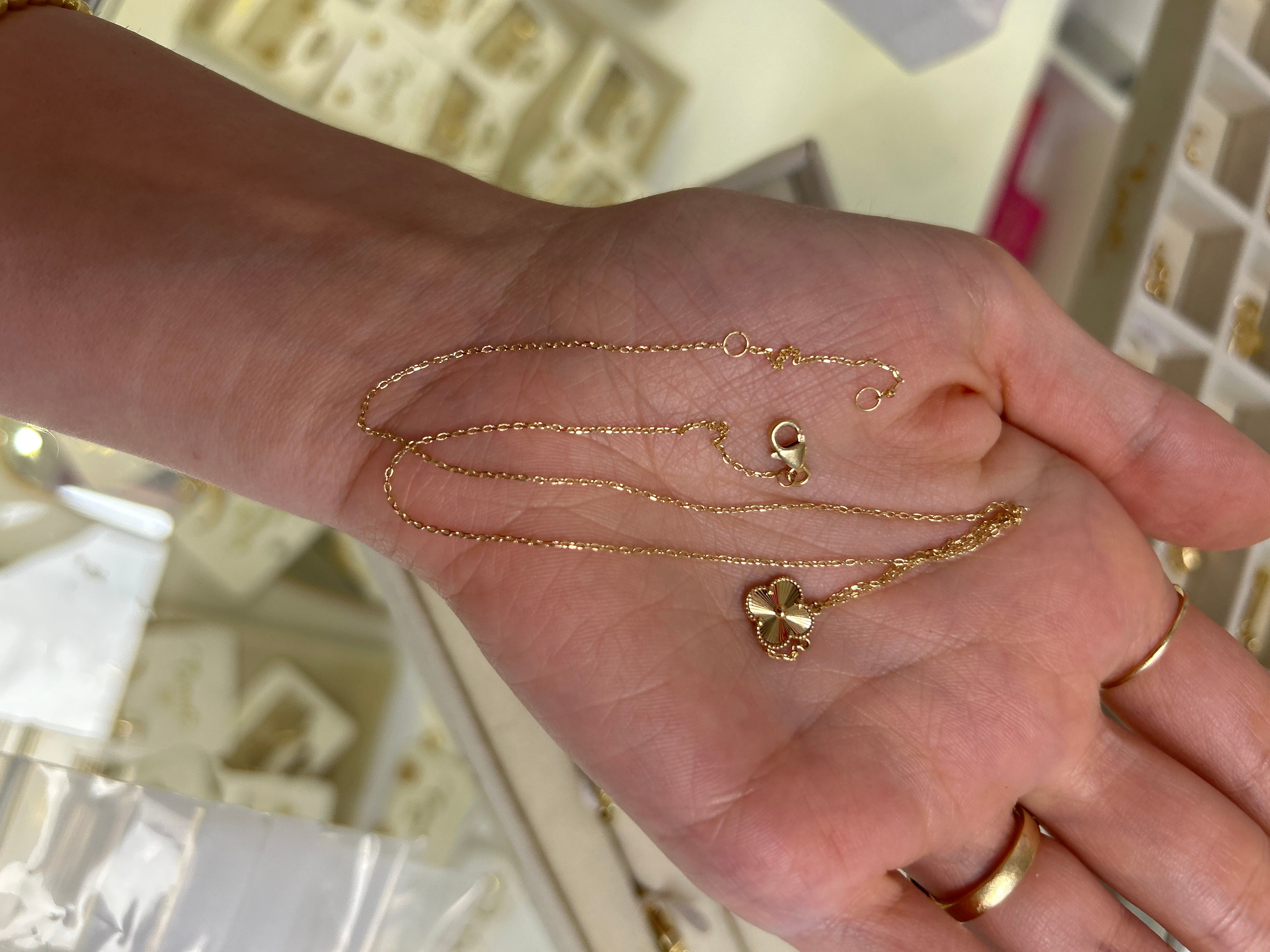 18k gold small clover (8mm) attached necklace 40-45cm, 1.65g