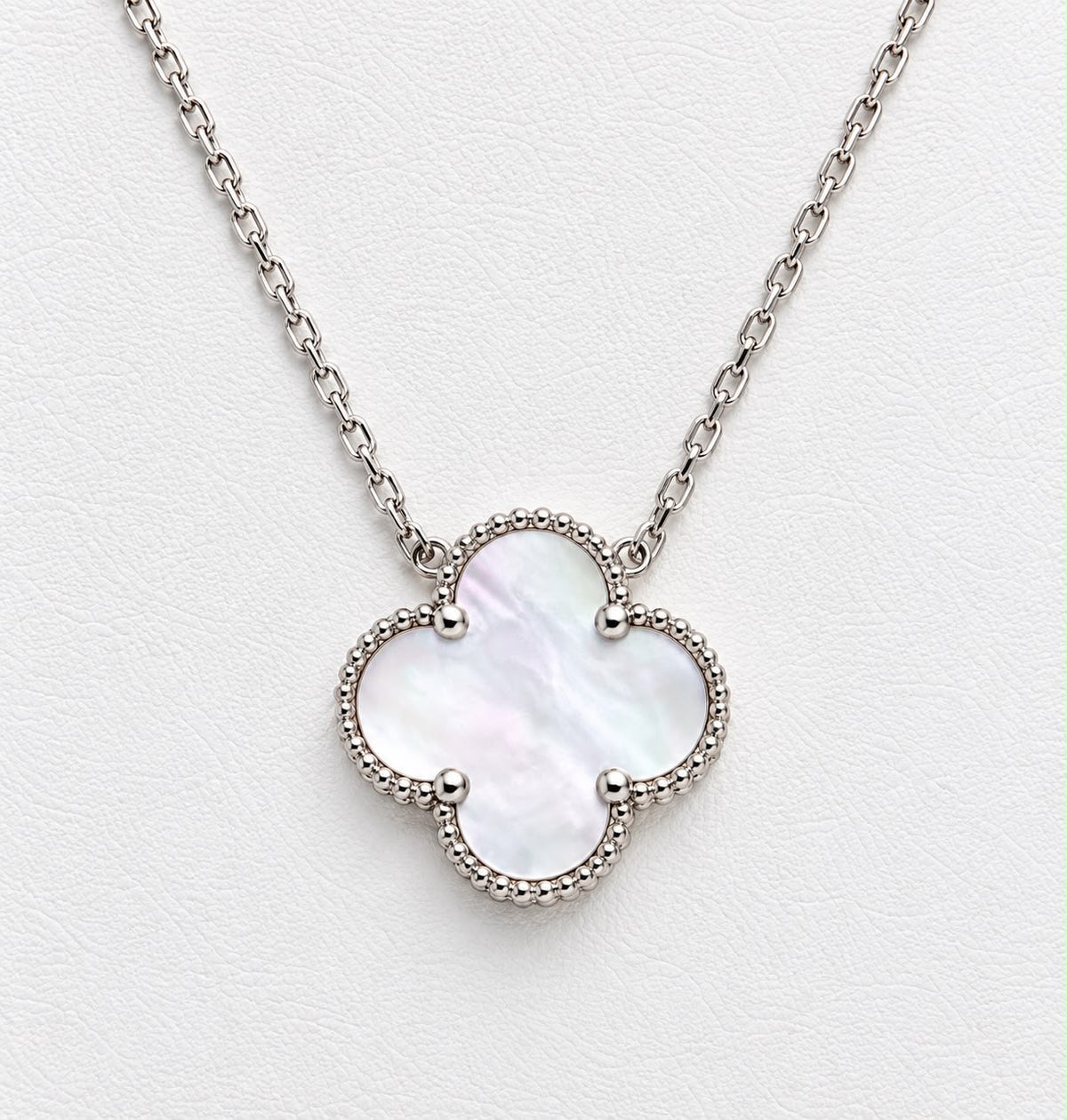 Collier trèfle en or blanc 18 carats, 15 mm, 40-45 cm, 2,62 g