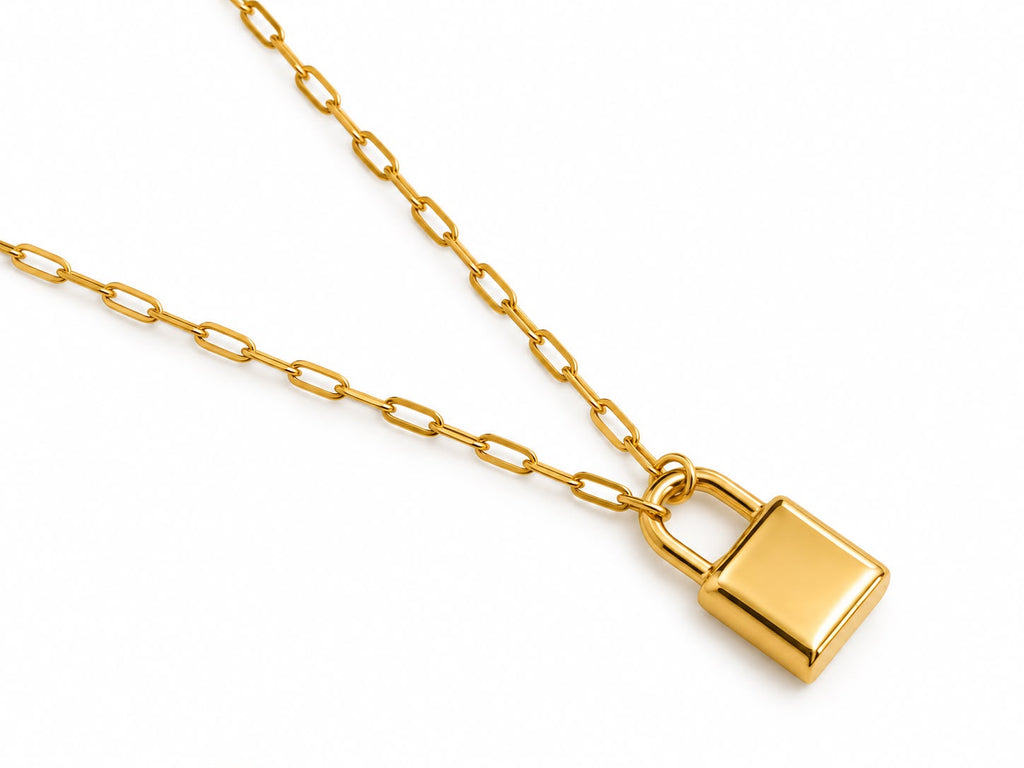 18k gold thin paperclip chain with lock  46cm, 1.87g