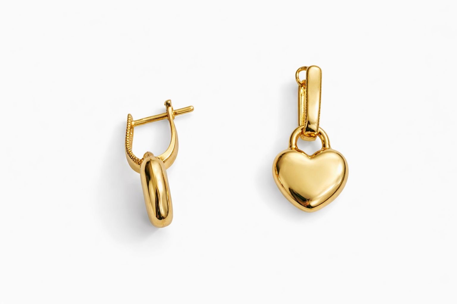 Boucles d’oreilles cœurs pendantes en or 18k, 3.91g image 0