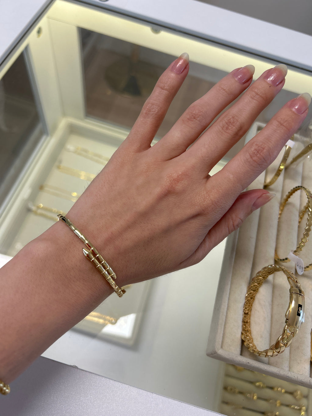 18k gold thin snake bangle, size 16 (small), 5.74g