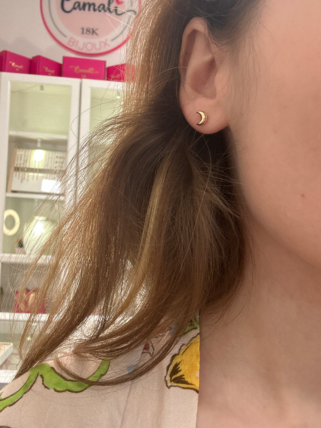 18k gold small moon studs, 0.86g