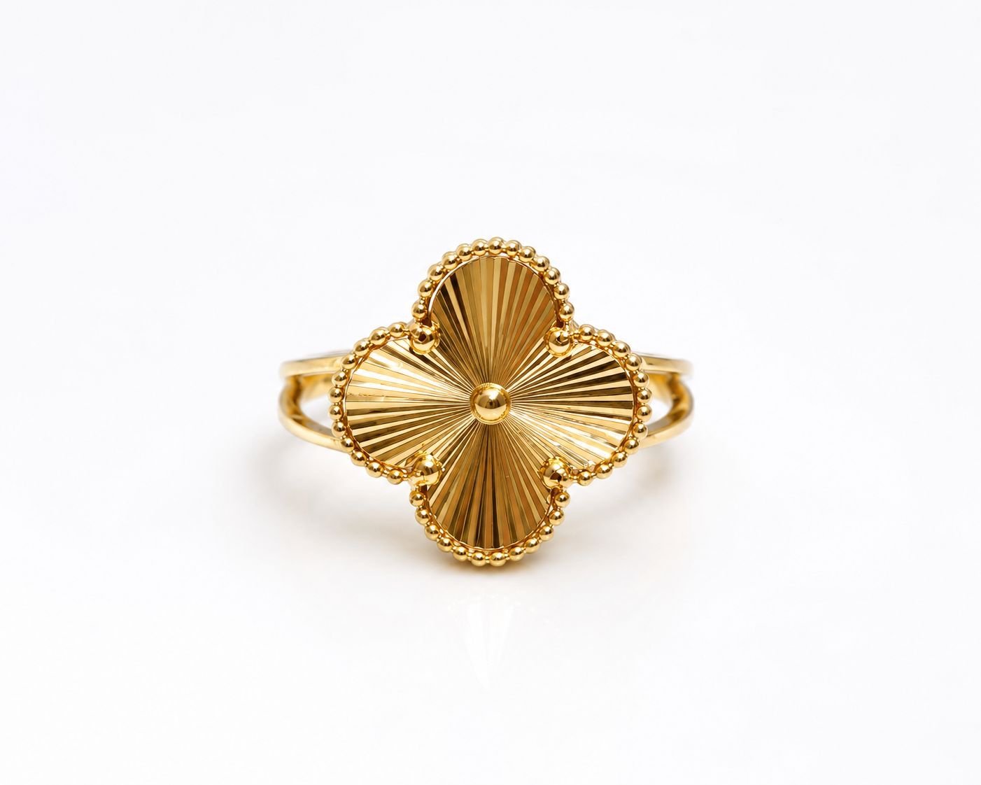 Bague trèfle d’or 18k, taille 6, 2.04g image 0