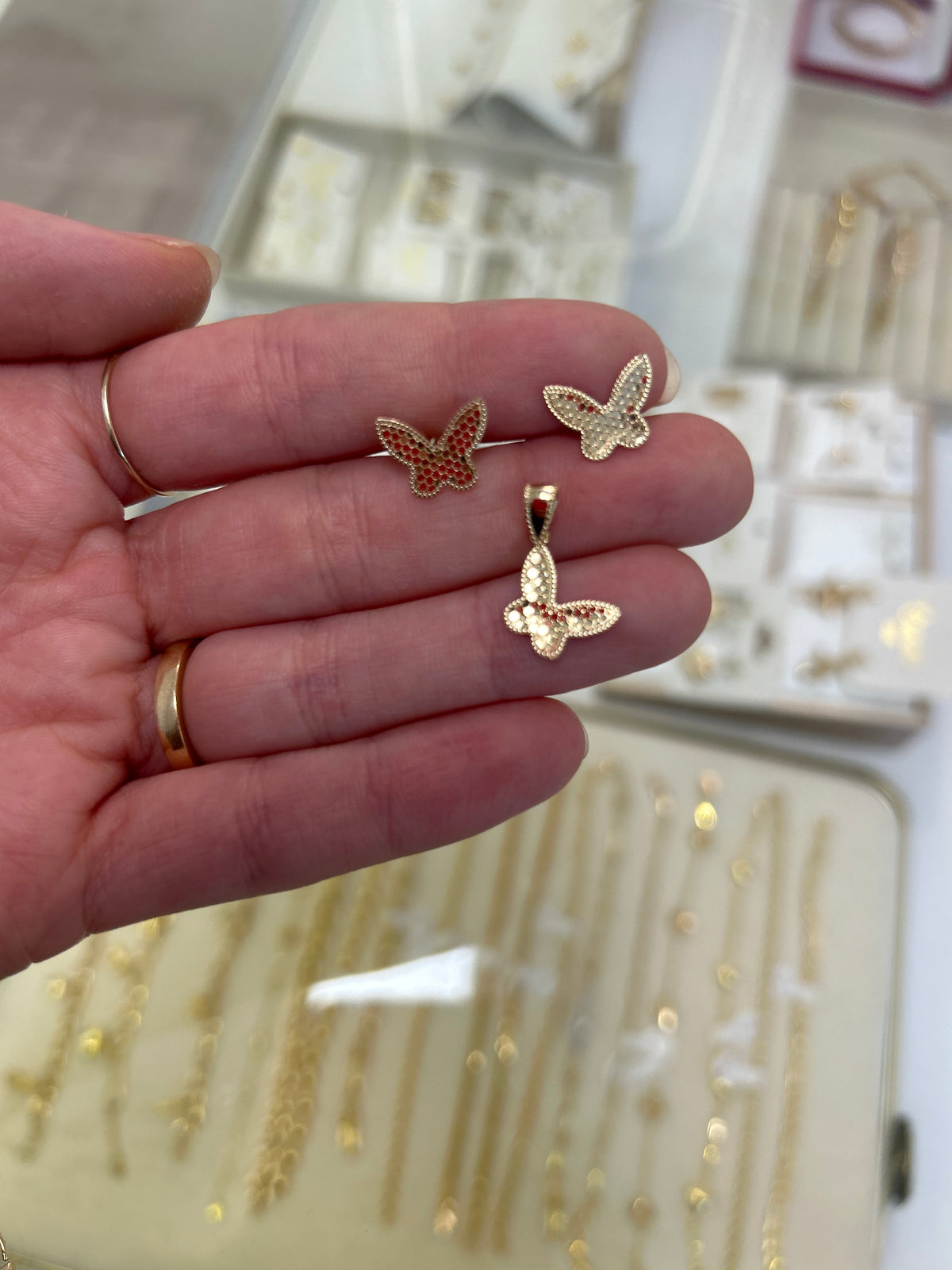 Parure papillon et ruche en or 18k, 2,01g