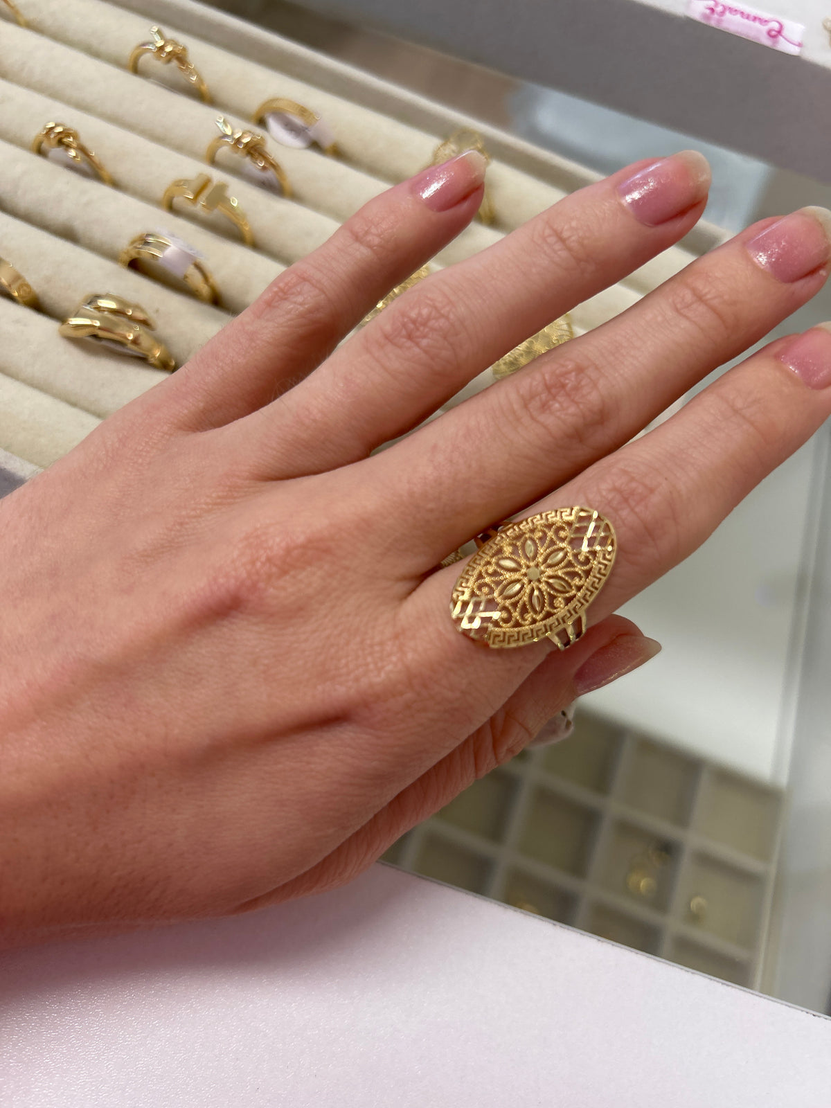 18k gold power ring, size 8, 1.97g