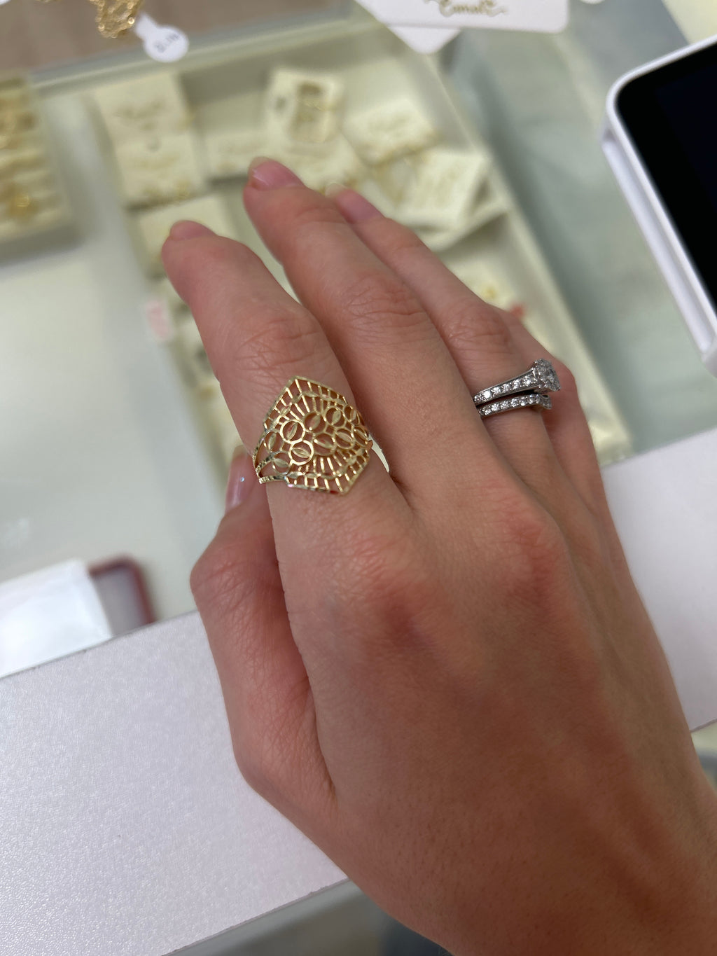 18k gold power ring size 6.5, 1.95g