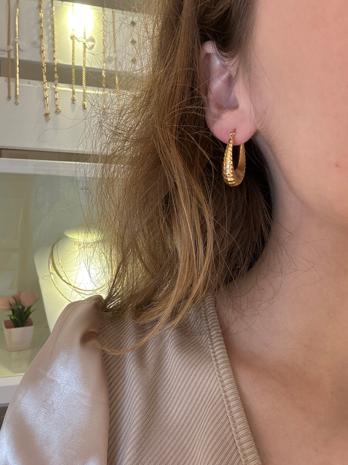 Boucles d'oreilles créoles croissant en or 18 carats, 3,02 g