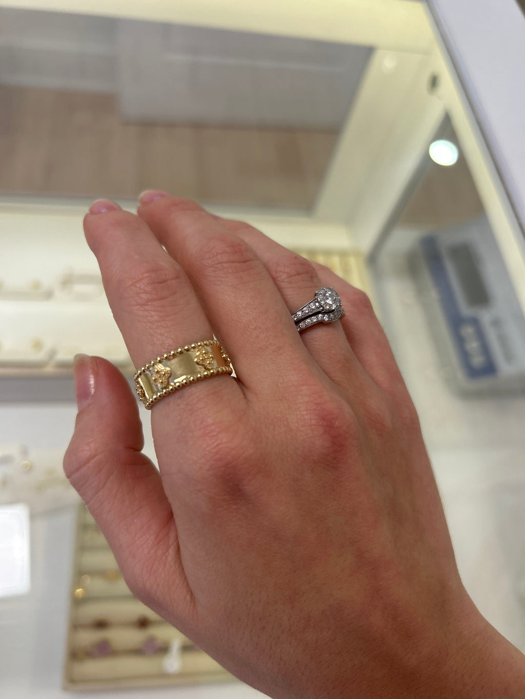 18K Gold Clover Ring, Size 7, 5.12g