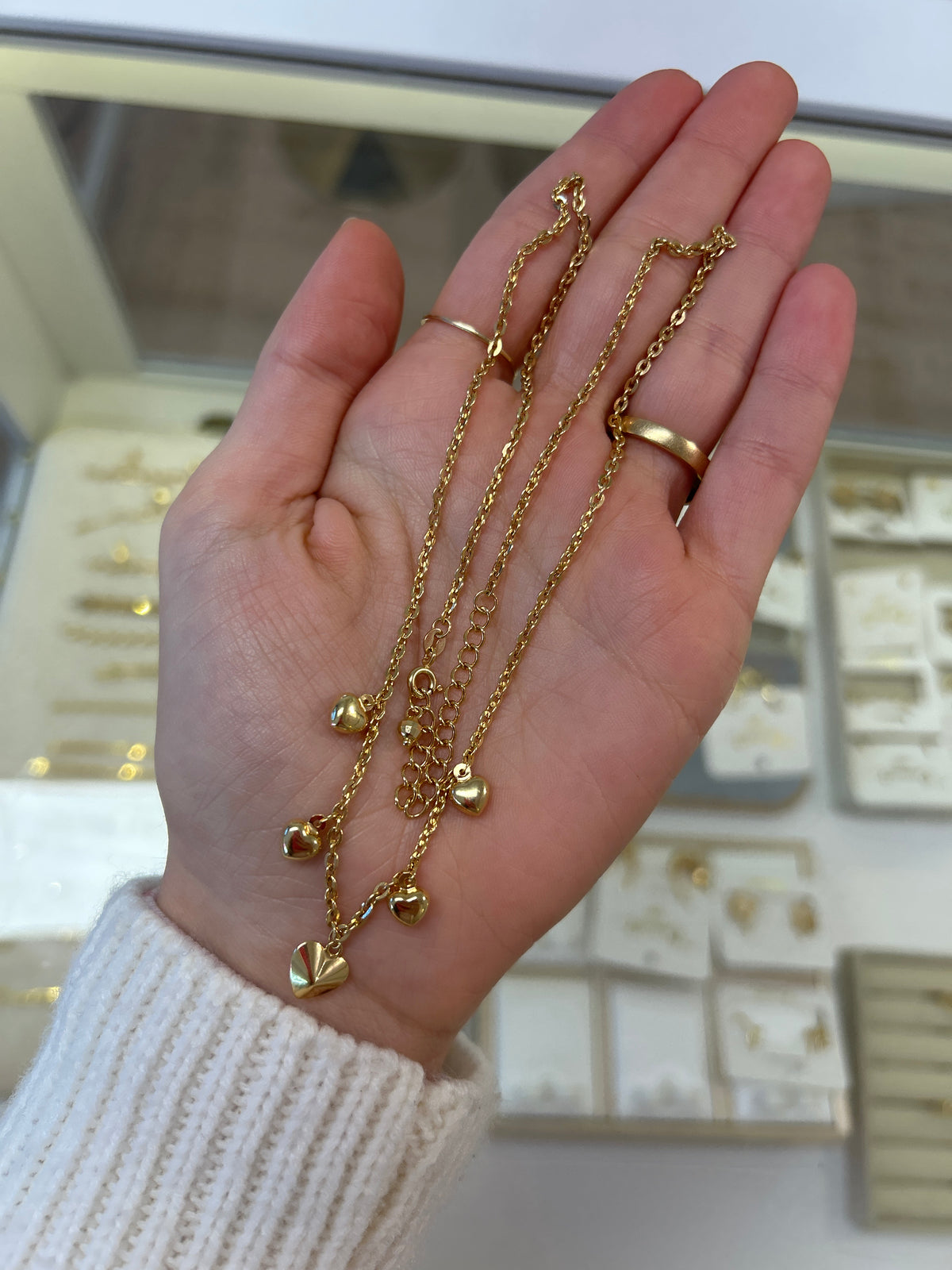 18k gold necklace with 5 dangling hearts, 45-50cm, 5.98g