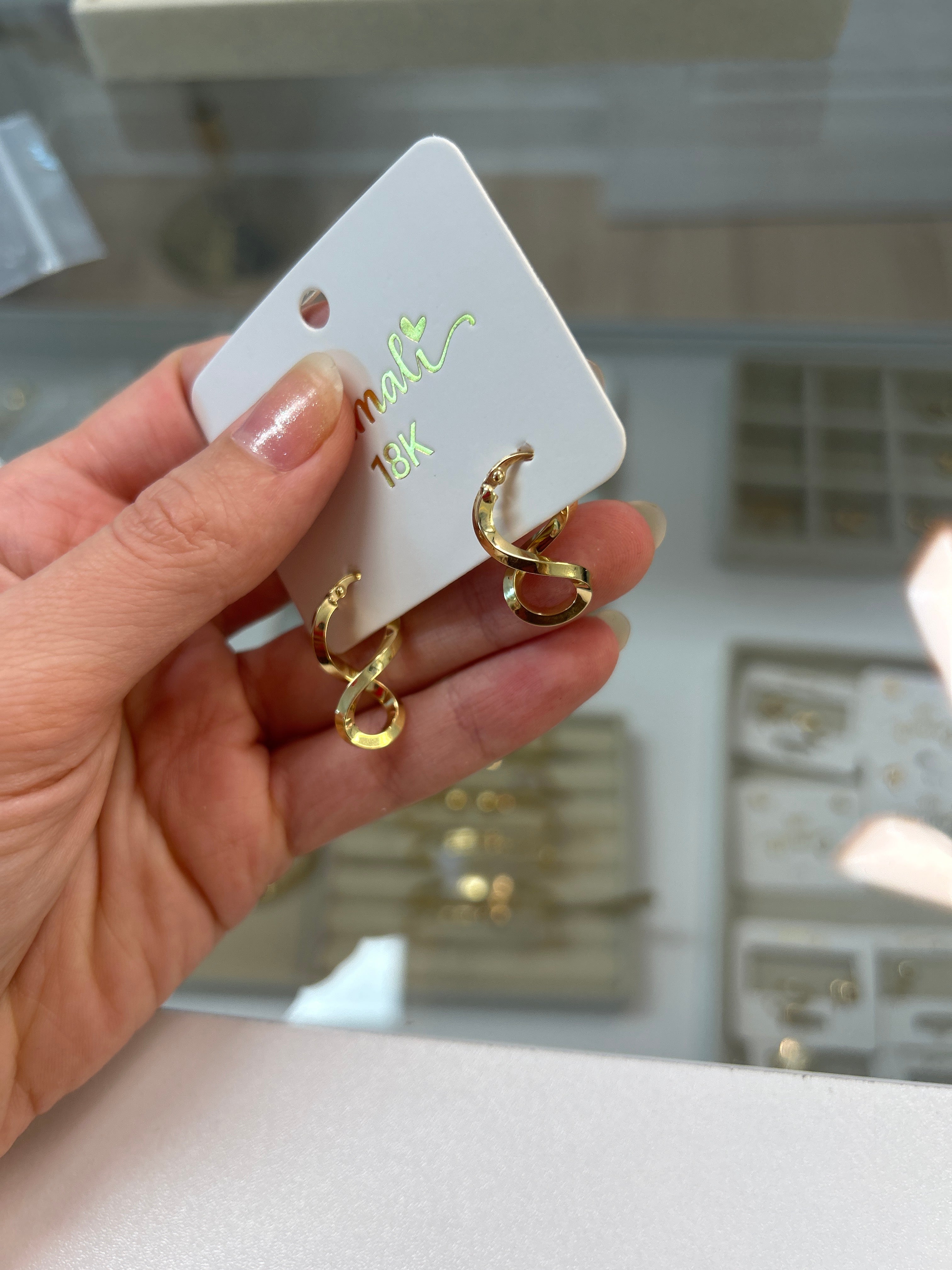 18k gold infinite hoops, 23mm, 1.56g
