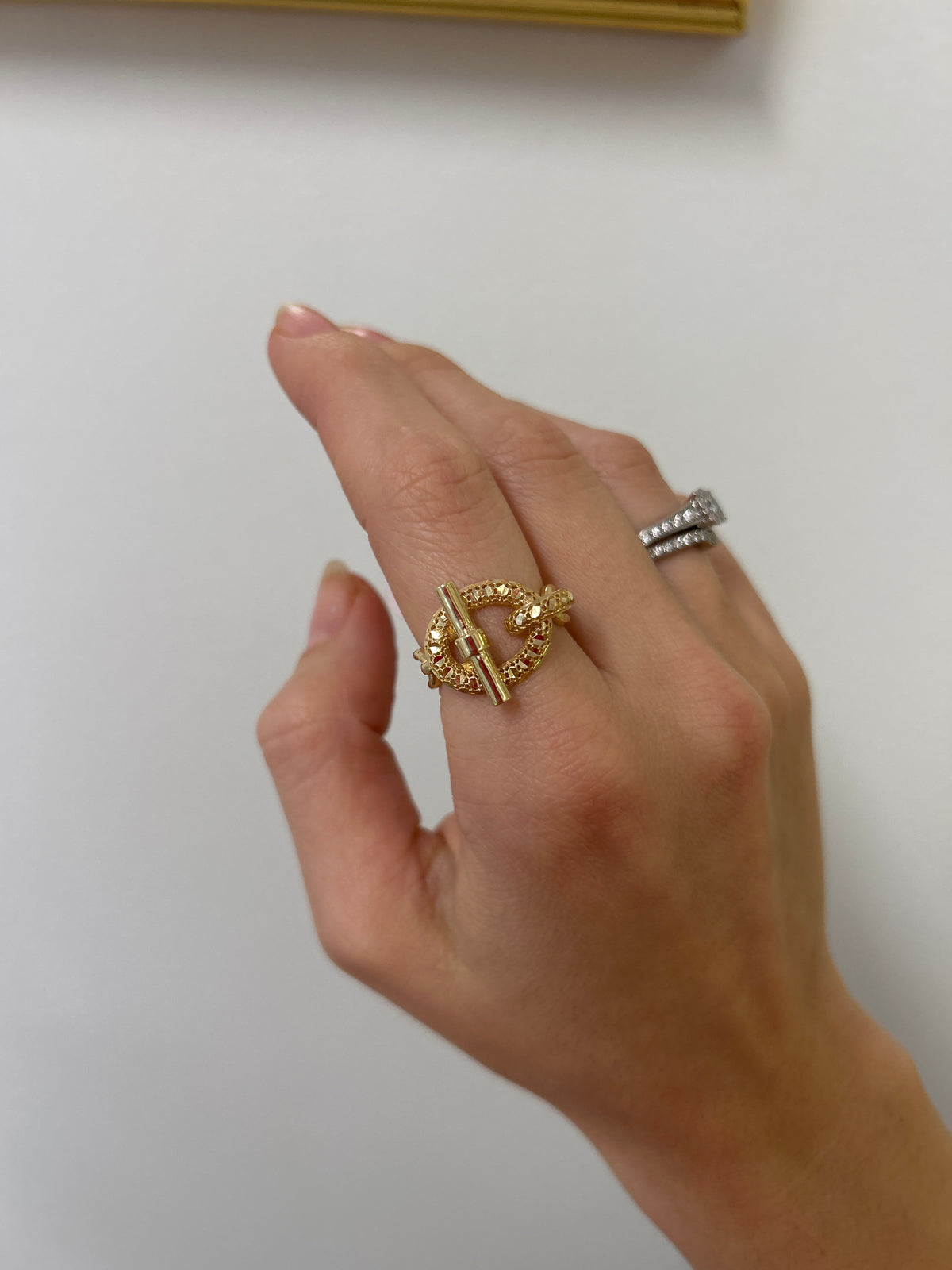 18k gold T-bar ring size 8, 3.39g