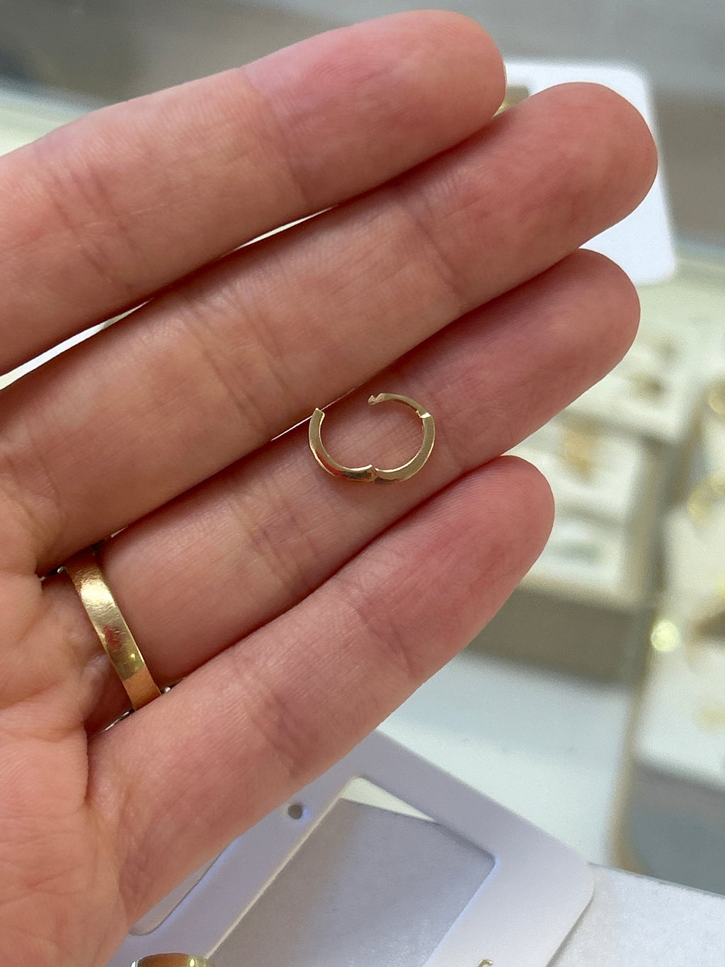 18k gold small studs for baby or kids, 8mm, 0.98g