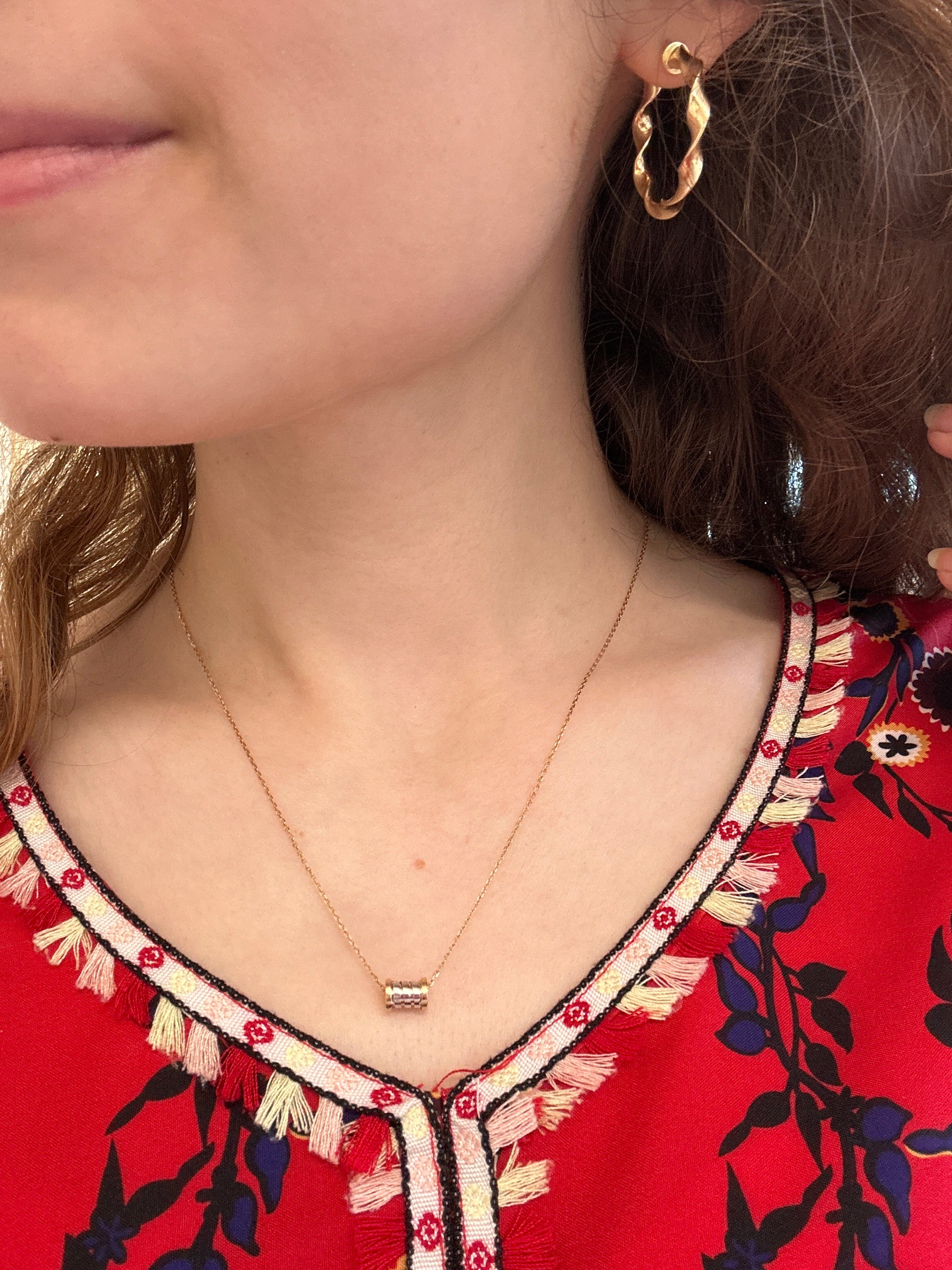 18k gold necklace (pendant is attached), 45cm, 2.32g