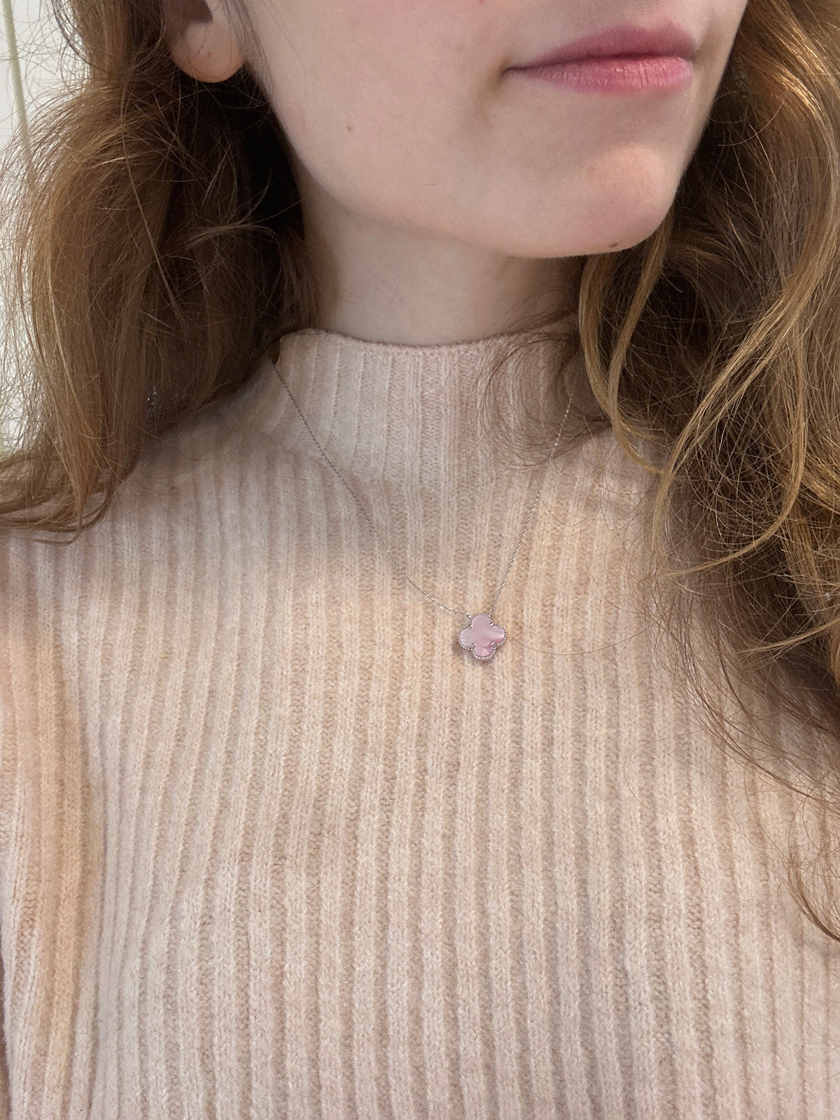 18k white gold necklace with 15mm pink mother of pearl clover, adjustable 40-45cm, 2.54g