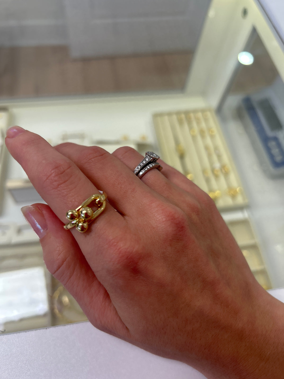 18k gold hardware ring, size 9, 3.26g