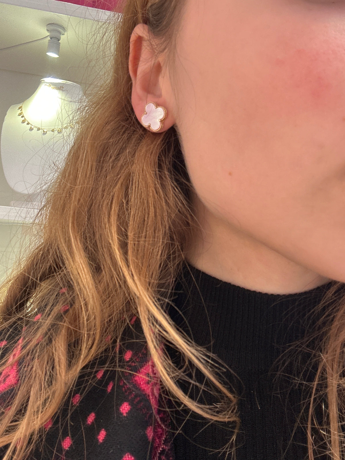 Boucles d'oreilles trèfle en or 18 carats avec nacre rose, 15 mm, 2,90 g