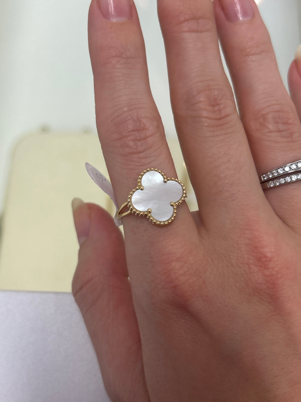 18k gold mother of pearl ring, 15mm, 2.77g, size 7.5