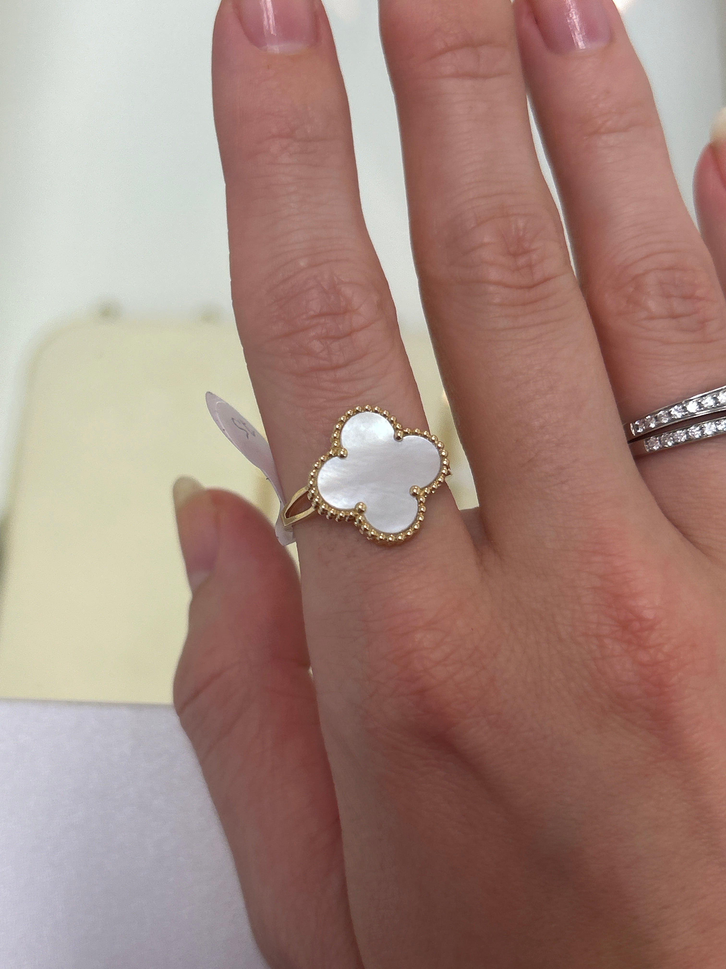 18k gold mother of pearl ring, 15mm, 2.77g, size 7.5