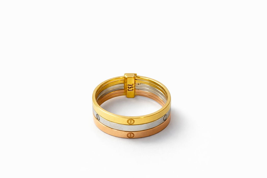 18k gold tritone ring, size 9, 2.20g