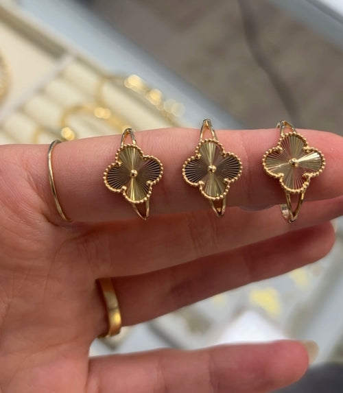 18k gold 12mm clover ring, size 9, 1.70g