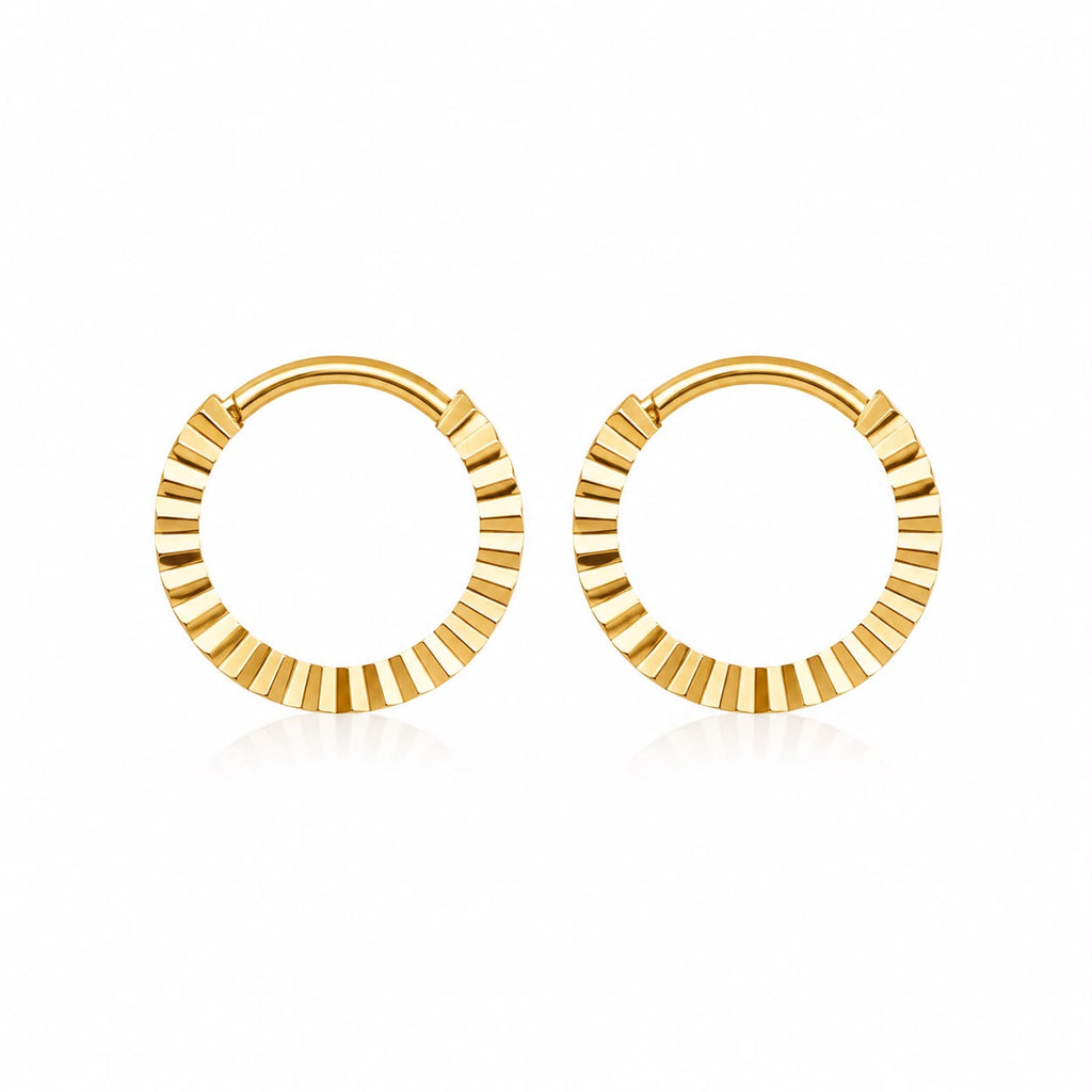 18k gold small Huggies hoops (10mm), 0.67g