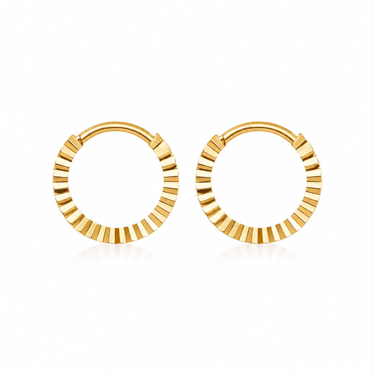 18k gold small Huggies hoops (10mm), 0.67g