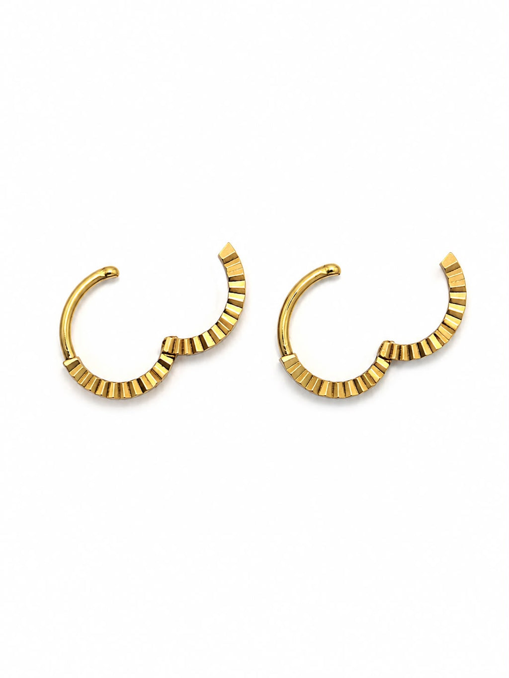 18k gold small Huggies hoops (10mm), 0.67g