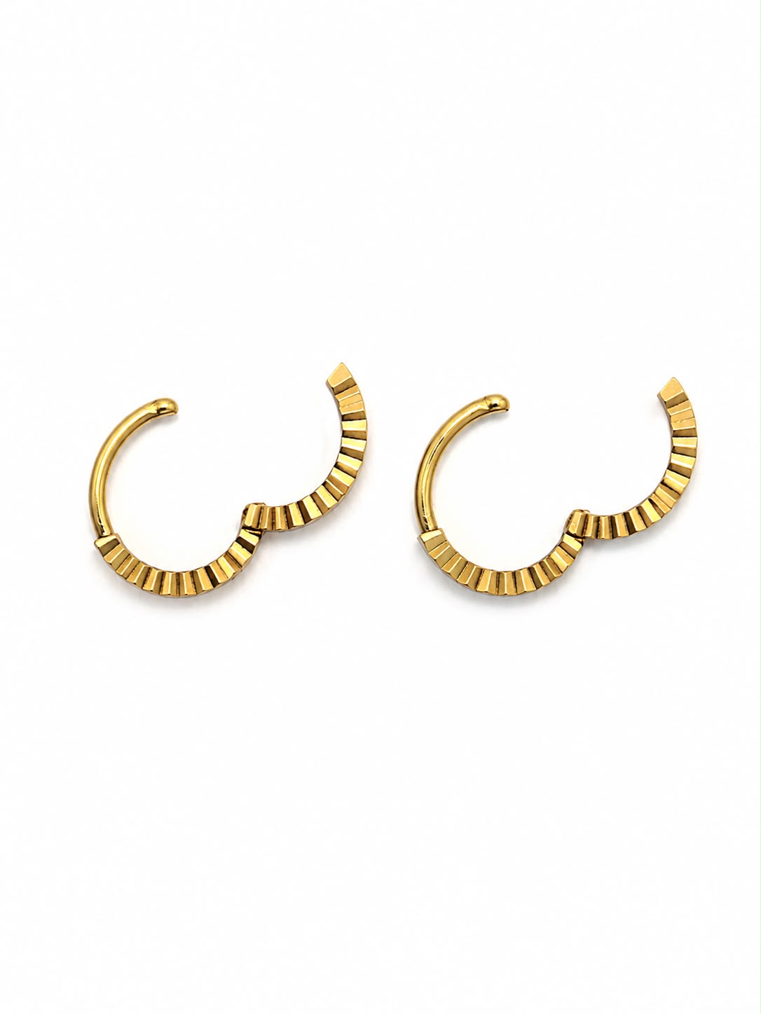 18k gold small Huggies hoops (10mm), 0.67g
