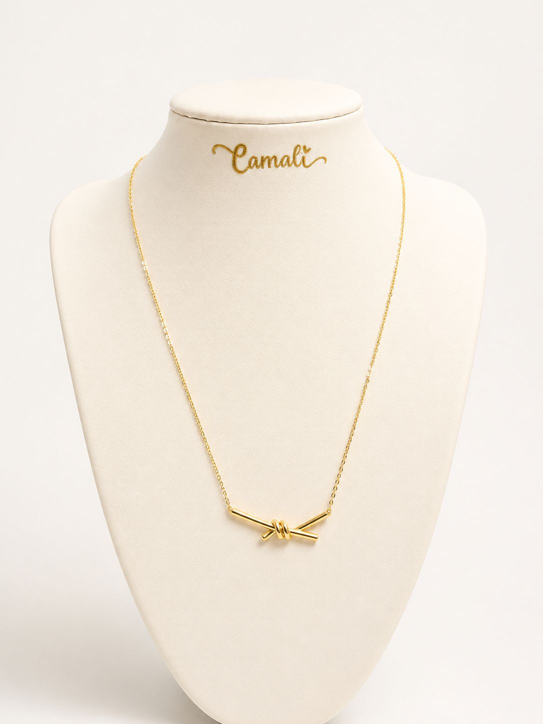 18k gold knot necklace , 2.12g, 42cm