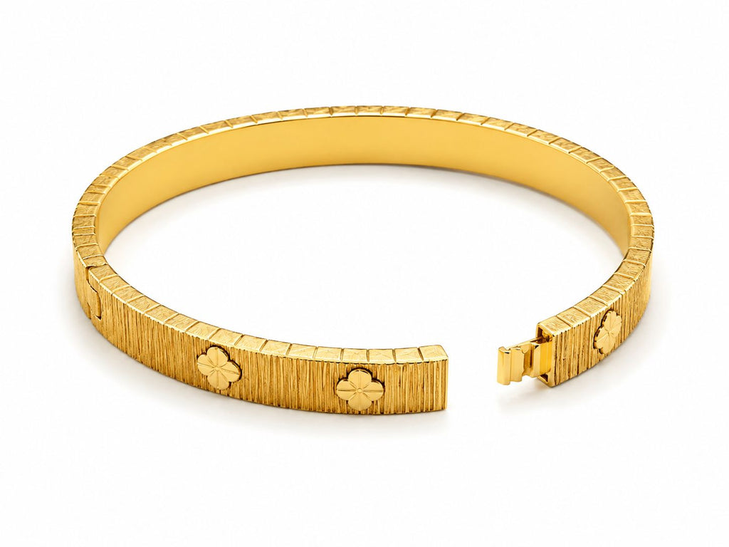 18k gold clovers bangle, size 16 (small), 11.14g