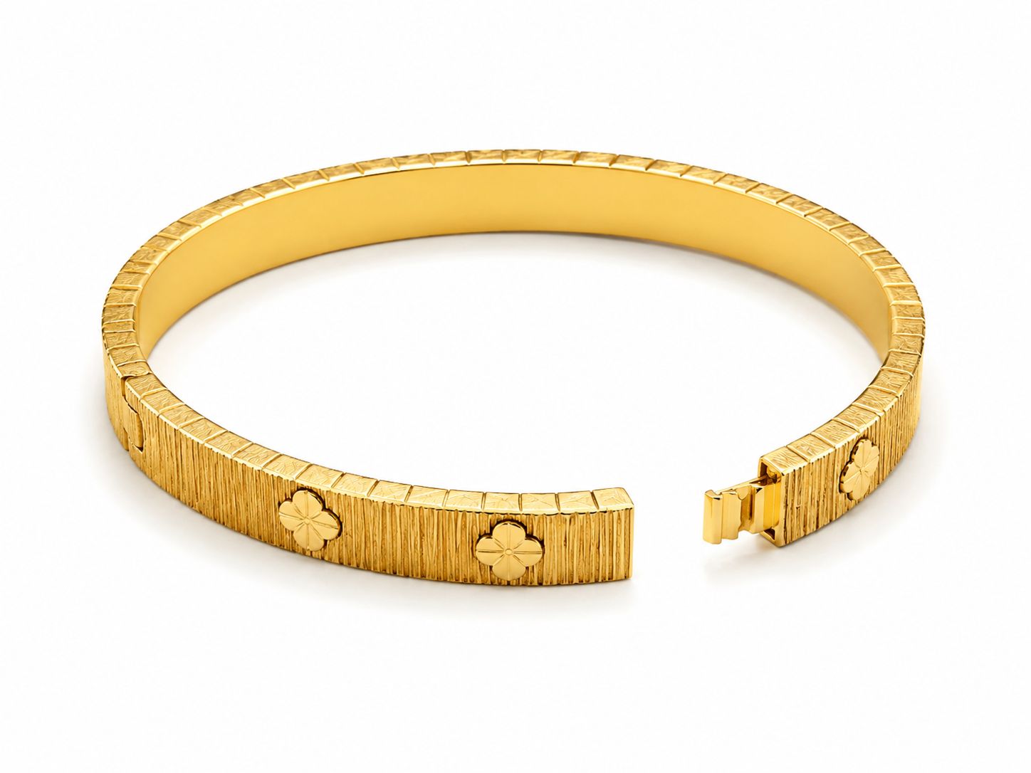 18k gold clovers bangle, size 16 (small), 11.14g