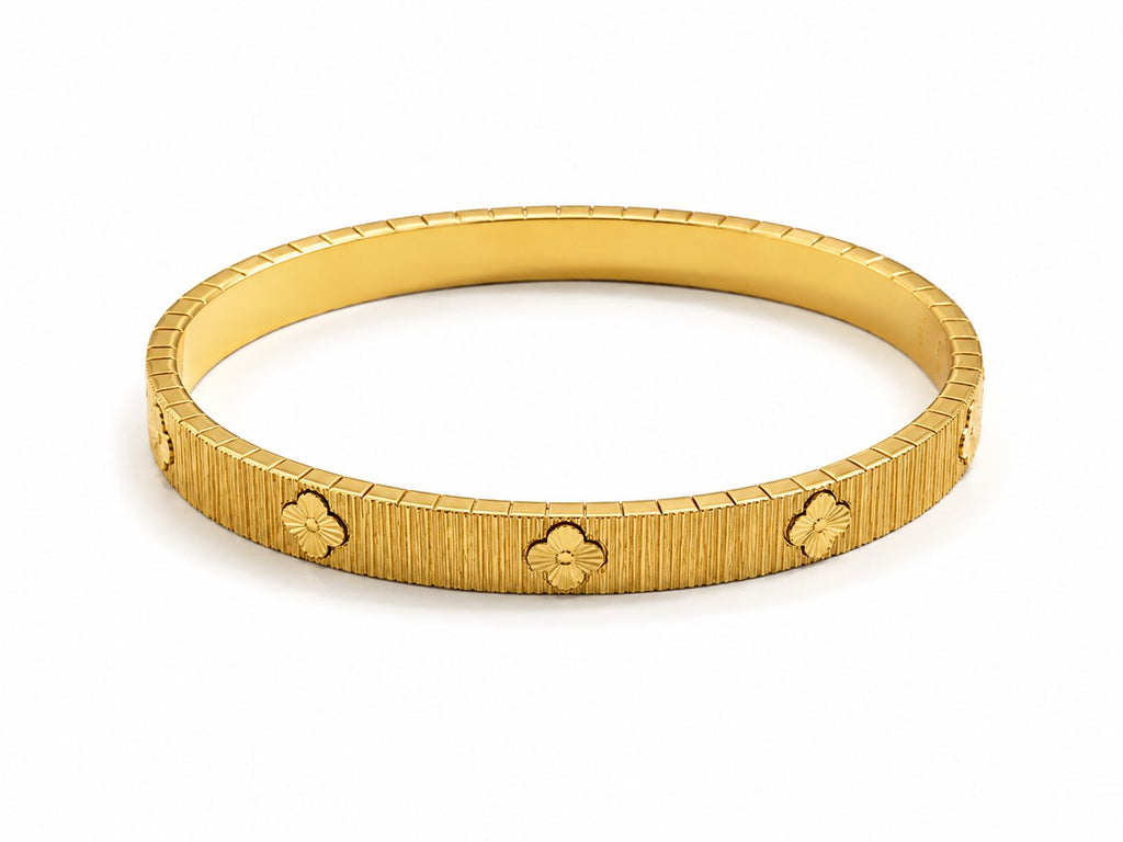 18k gold clovers bangle, size 16 (small), 11.14g