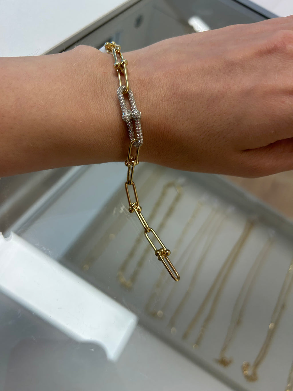 18k solid gold hardware style bracelet with zirconia stones, 19cm, 6.32g