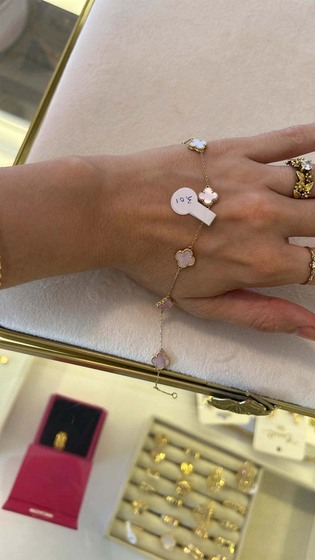 18k gold bracelet with pink chalcedony, size of clovers is 8mm, ajustable 17.5-19cm, 3.01g