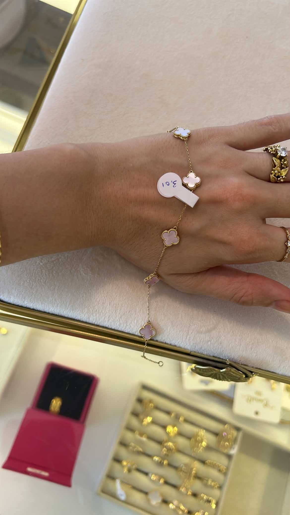 18k gold bracelet with pink chalcedony, size of clovers is 8mm, ajustable 17.5-19cm, 3.01g