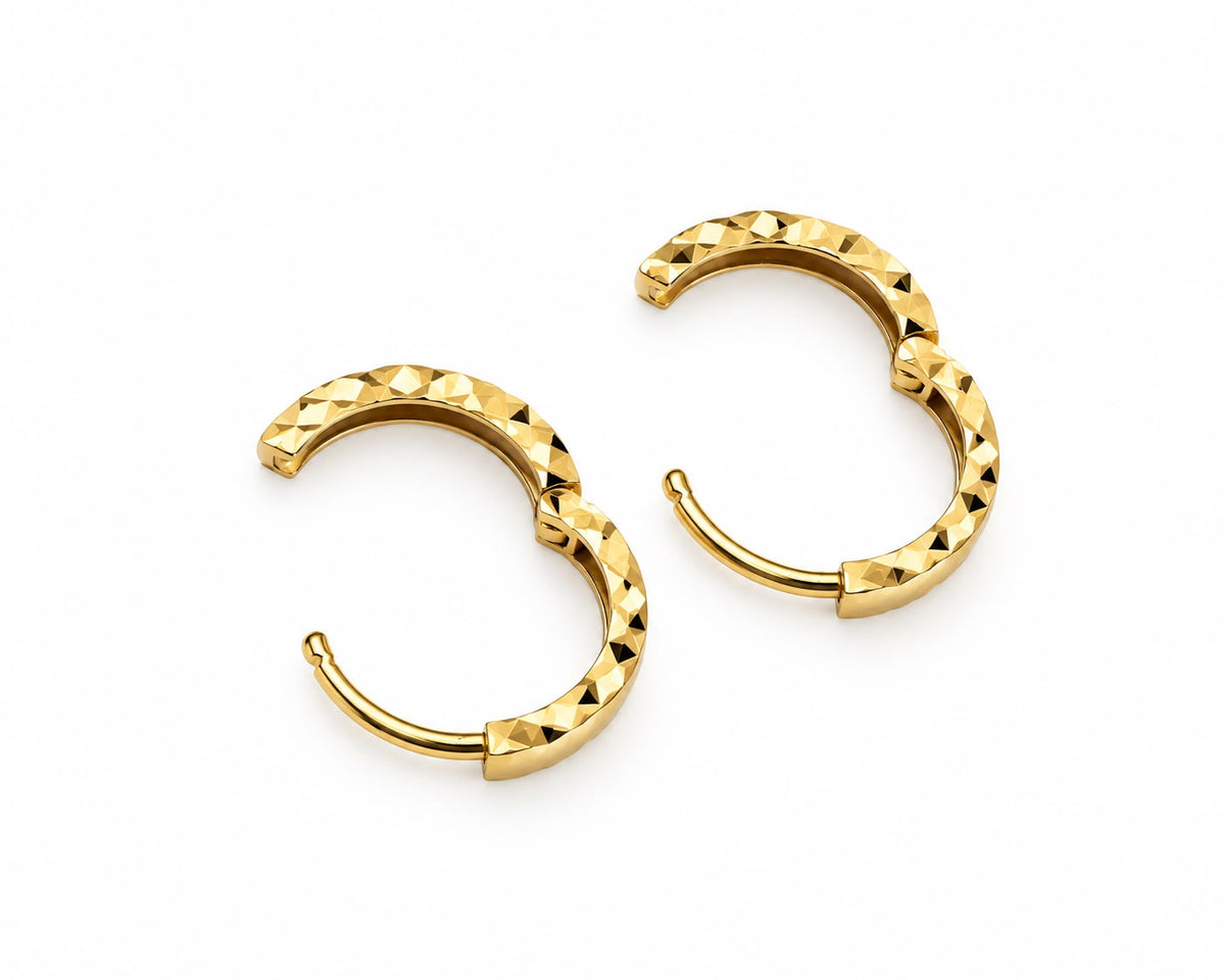 18k gold textured Huggies, 12mm, 1.33g