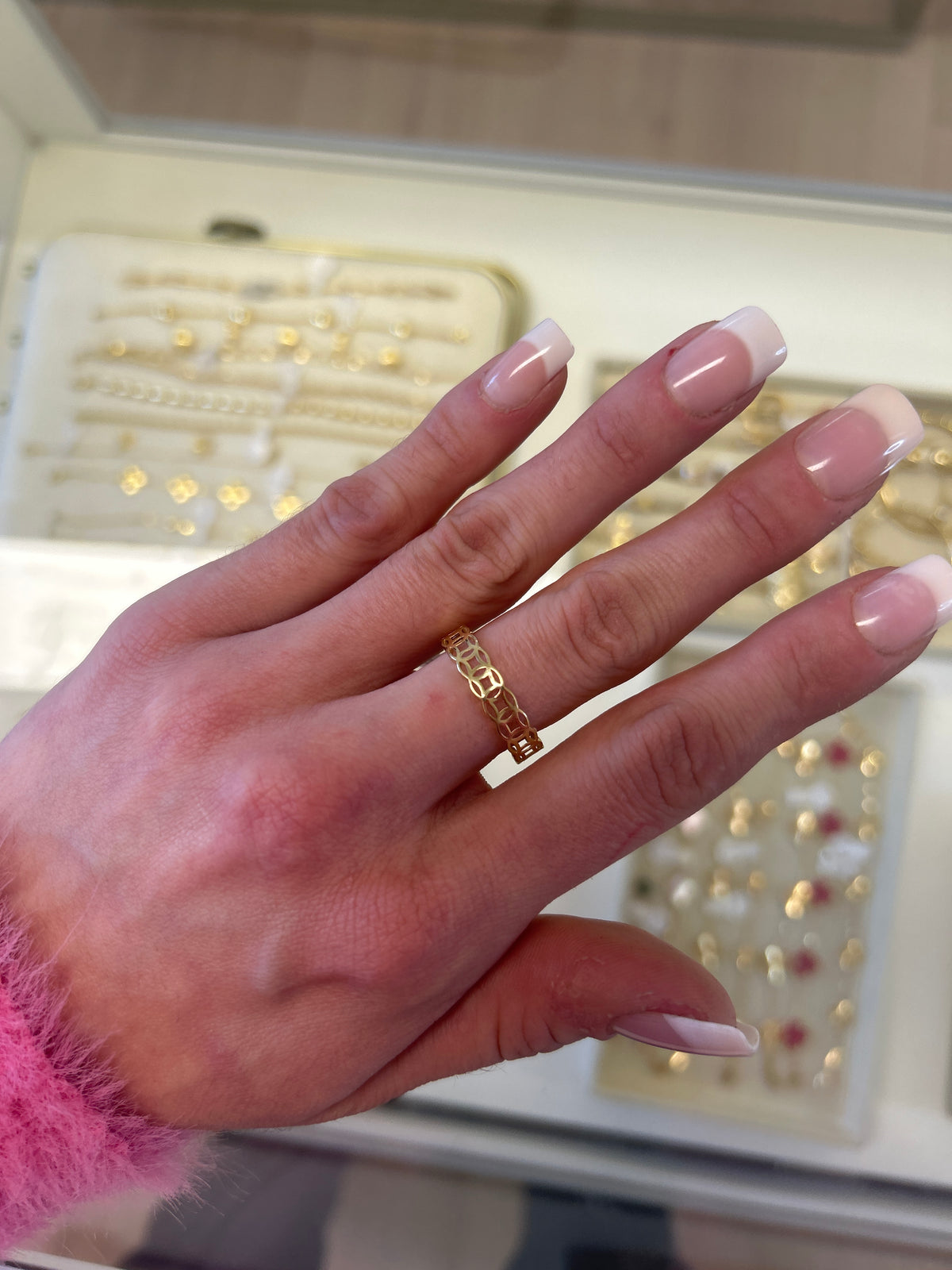 18k gold millionnaire ring, size 9, 1.40g